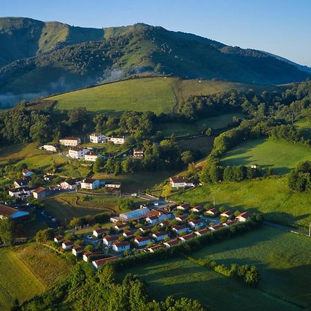 Domaine Chalets Larlapean Saint-Martin-dʼArrossa Exterior foto