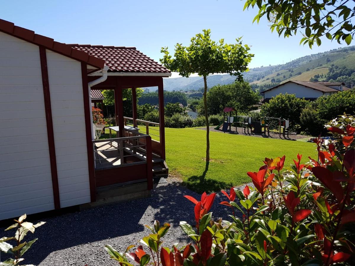 Domaine Chalets Larlapean Saint-Martin-dʼArrossa Exterior foto