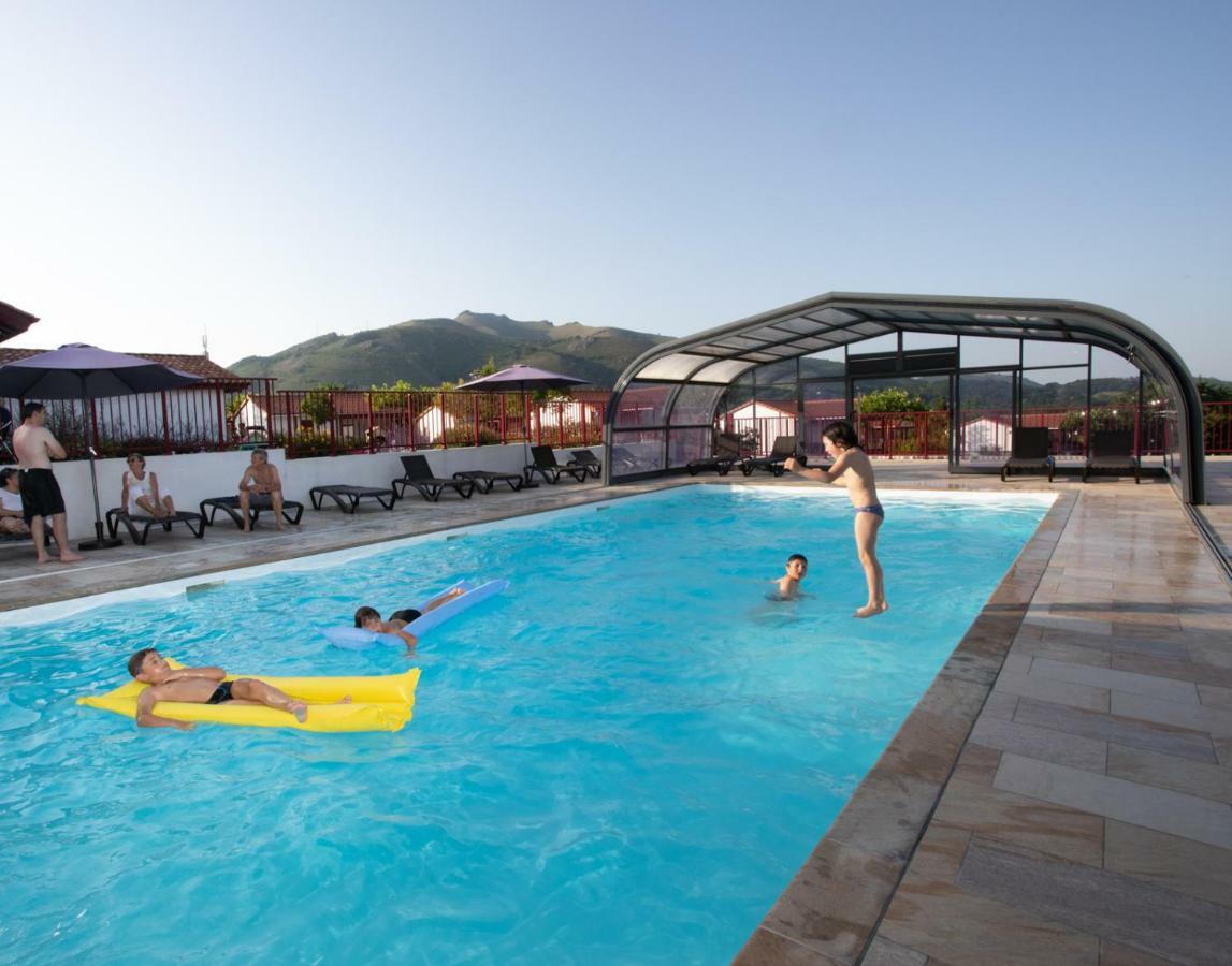 Domaine Chalets Larlapean Saint-Martin-dʼArrossa Exterior foto